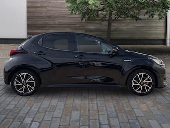 Used Toyota Yaris 2021 for sale - 79609230: Photo