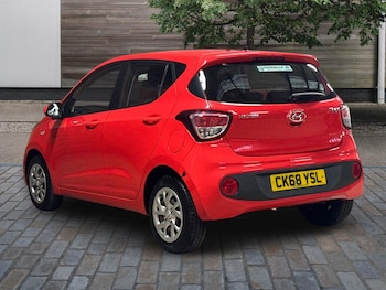 Used Hyundai i10 2018 for sale - 76440885: Photo