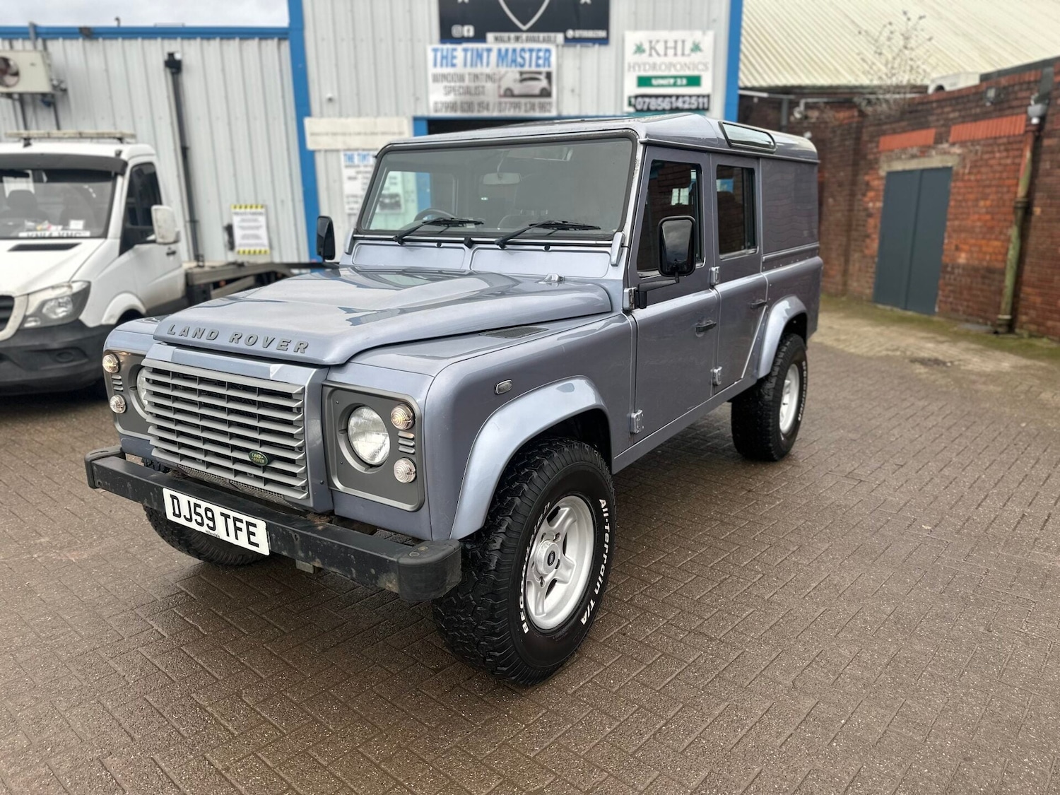 Used Land Rover Defender 2009 for sale - 76969849: Photo 2