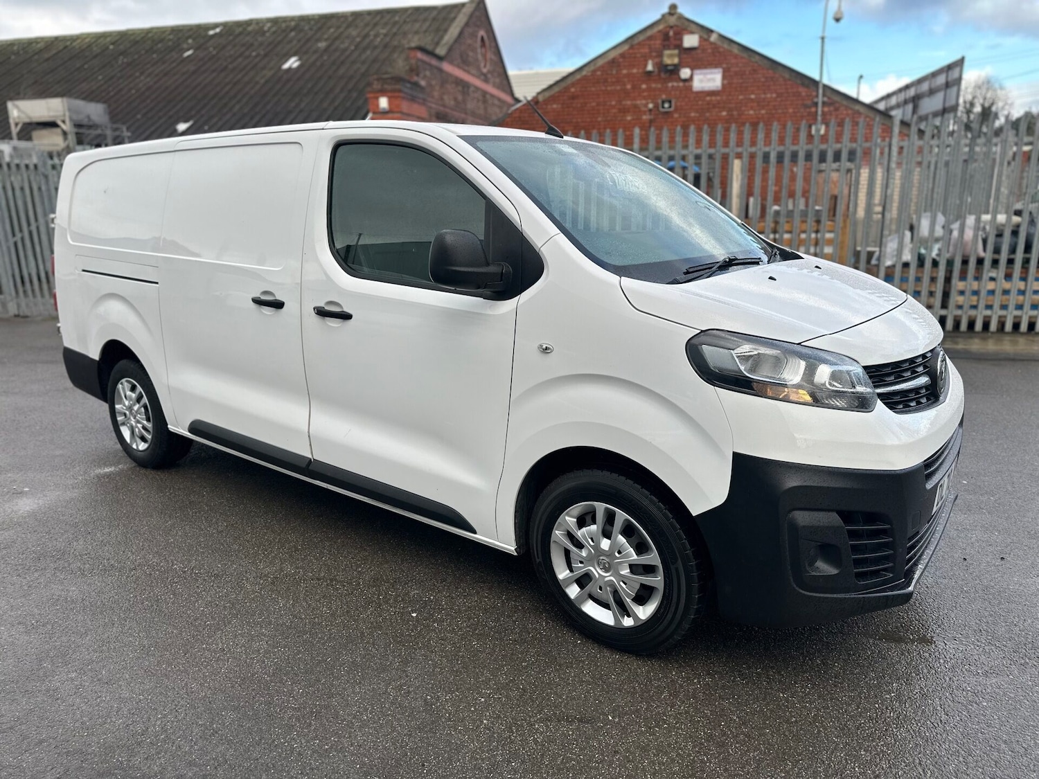 Used Vauxhall Vivaro 2020 for sale - 76207576: Photo 2