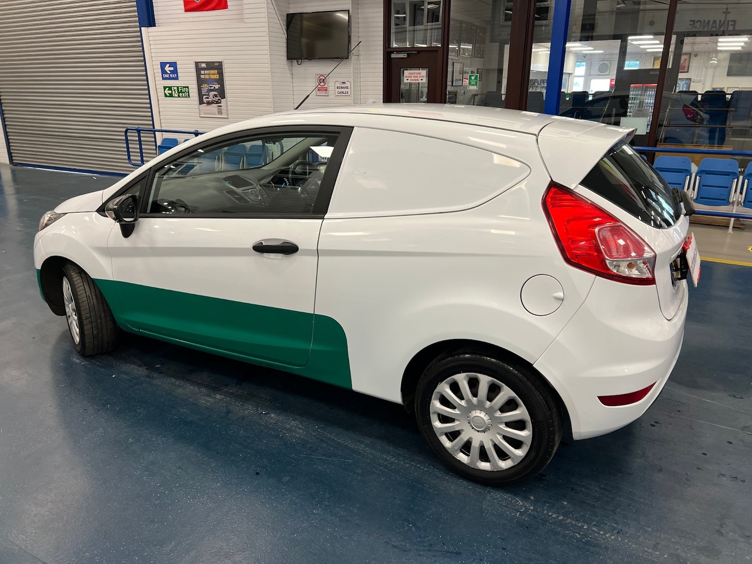 Used Ford Fiesta 2015 for sale - 76298632: Photo 4