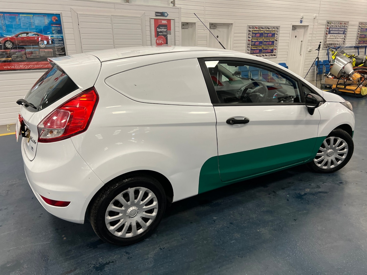 Used Ford Fiesta 2015 for sale - 76298632: Photo 5