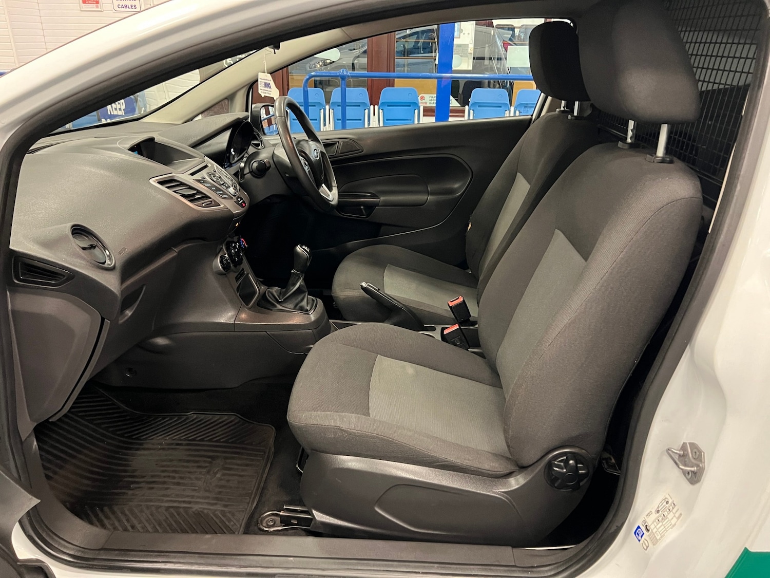 Used Ford Fiesta 2015 for sale - 76298632: Photo 8