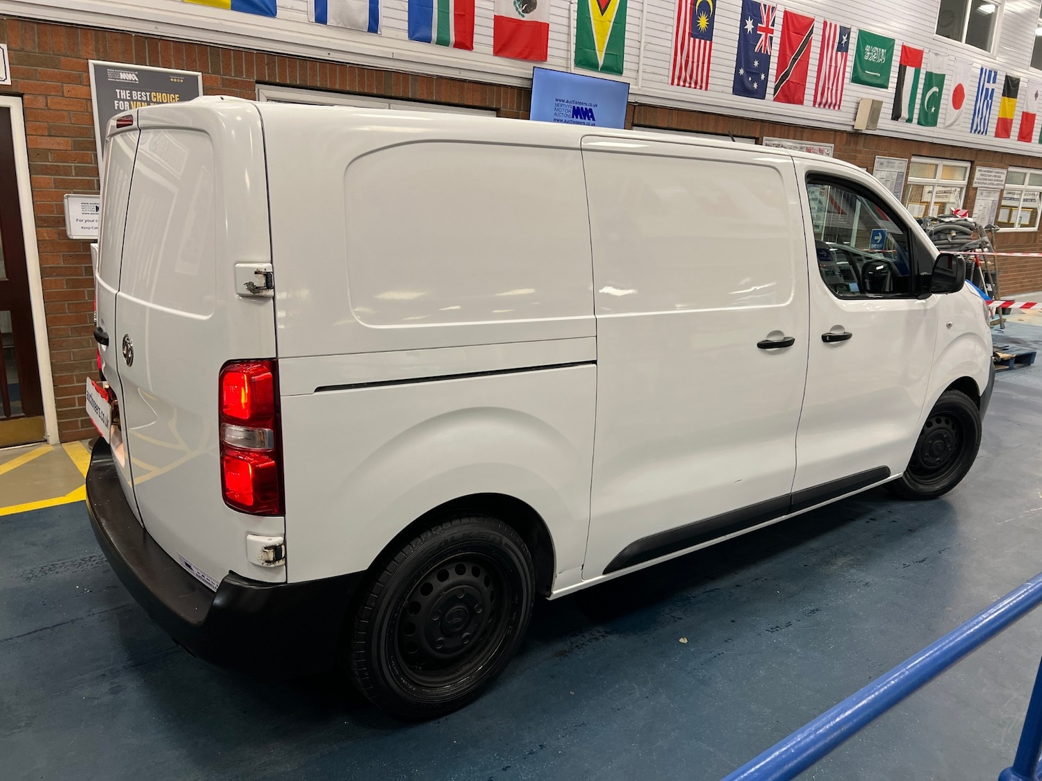 Used Vauxhall Vivaro 2020 for sale - 77261905: Photo 5