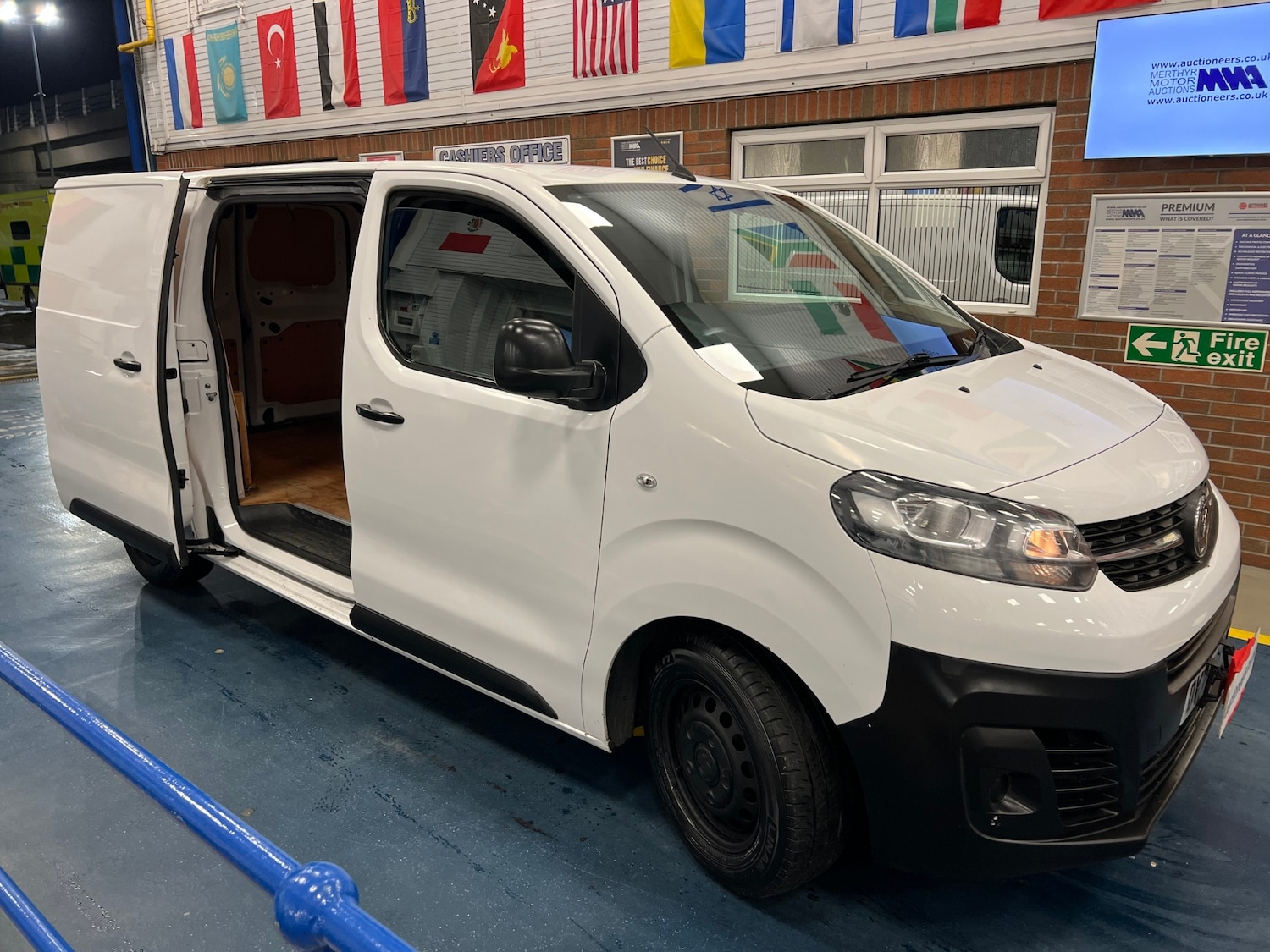 Used Vauxhall Vivaro 2020 for sale - 77261905: Photo 6