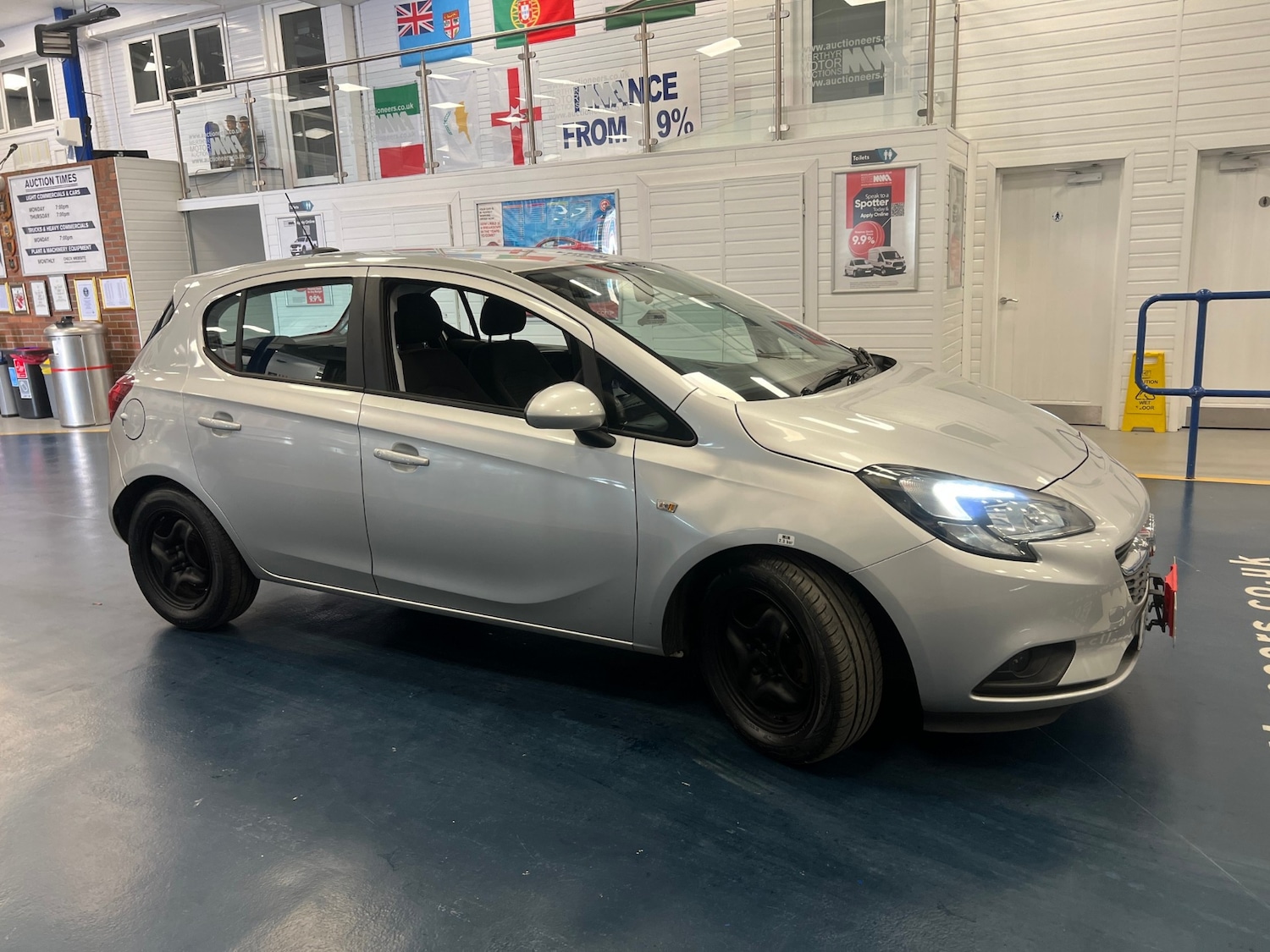 Used Vauxhall Corsa 2016 for sale - 78090335: Photo 2