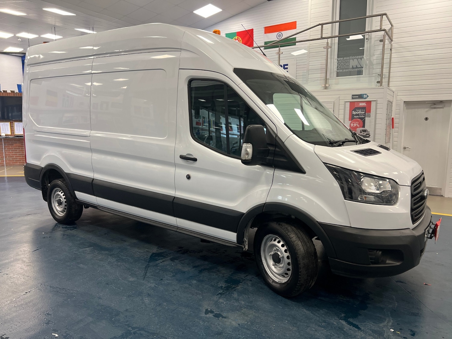 Used Ford Transit 2019 for sale - 75995236: Photo 2