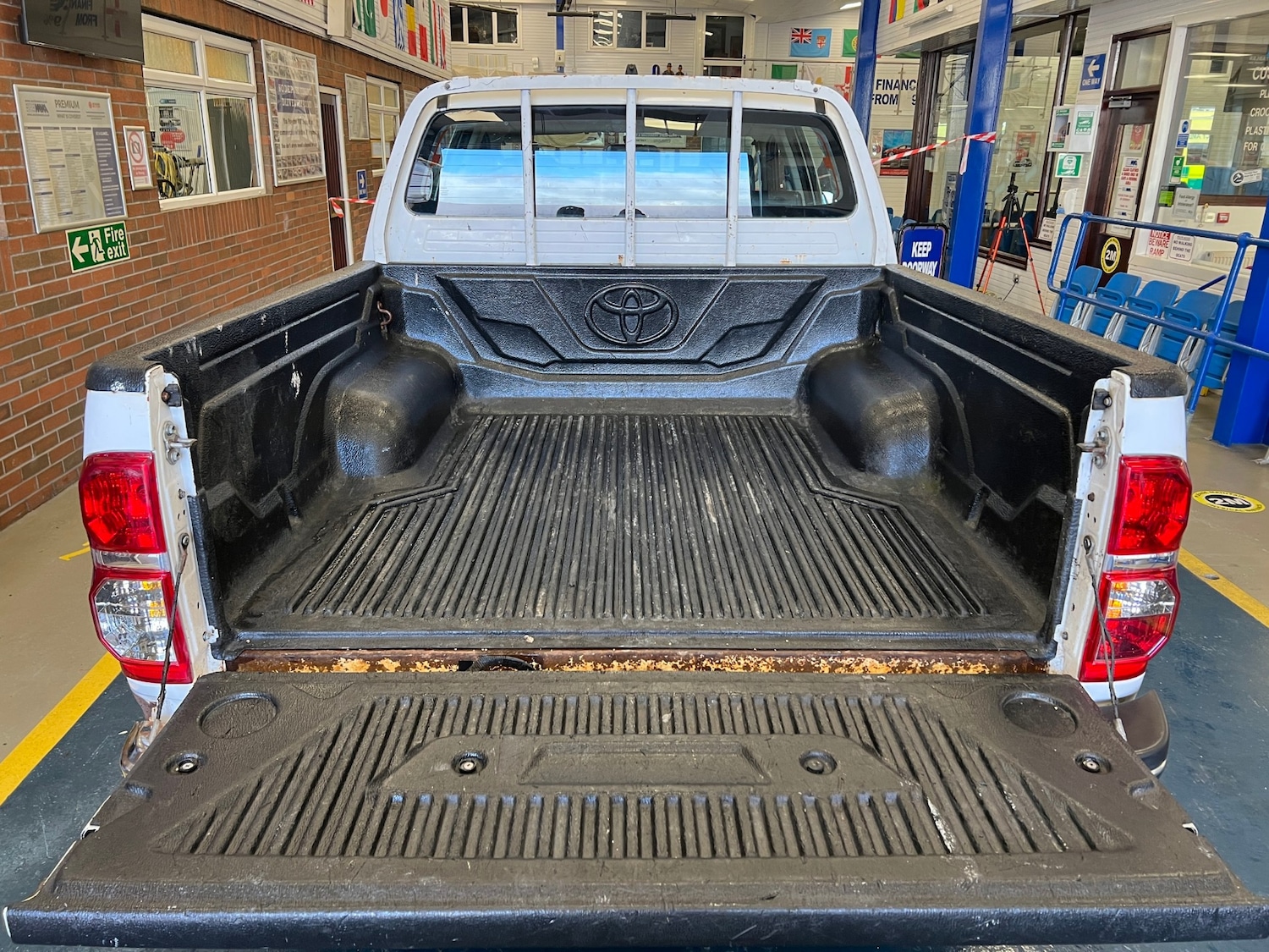 Used Toyota Hilux 2015 for sale - 77222897: Photo 8