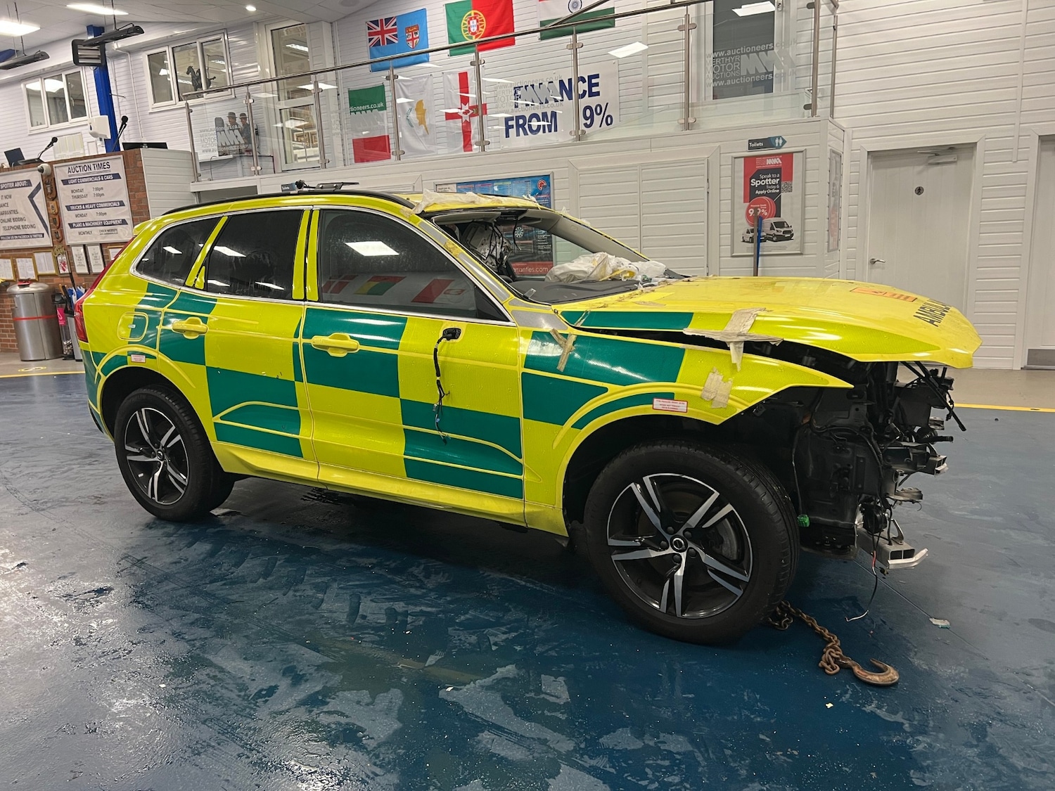 Used Volvo XC60 2023 for sale - 77124072: Photo 2