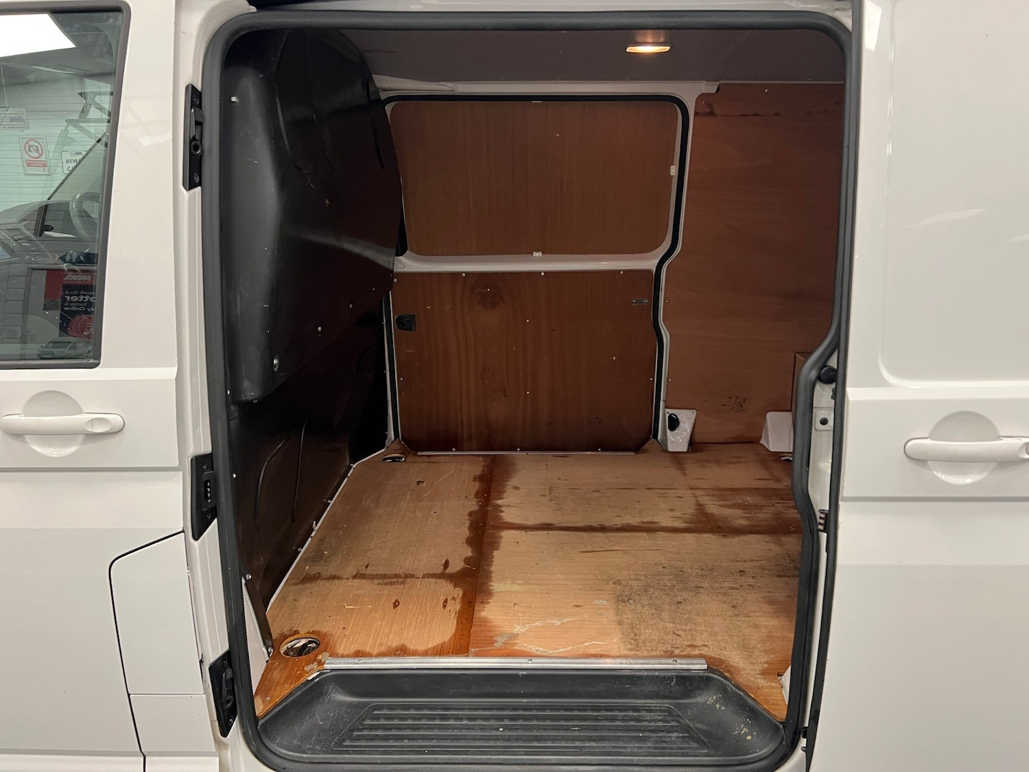 Used Volkswagen Transporter 2017 for sale - 76286676: Photo 10