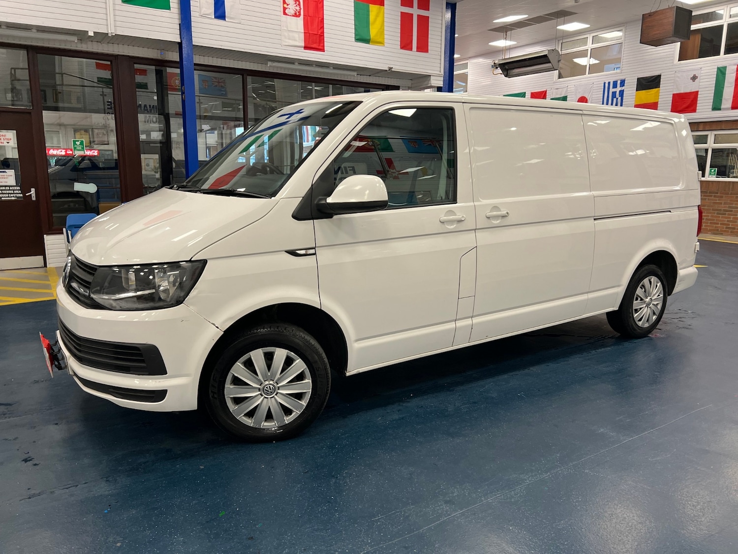 Used Volkswagen Transporter 2017 for sale - 76286676: Photo 3
