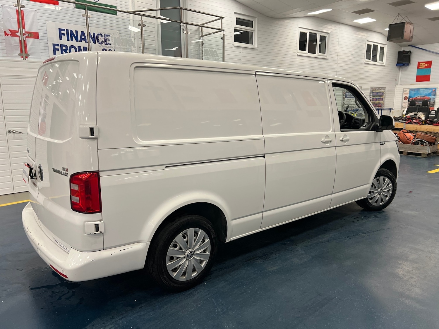 Used Volkswagen Transporter 2017 for sale - 76286676: Photo 5