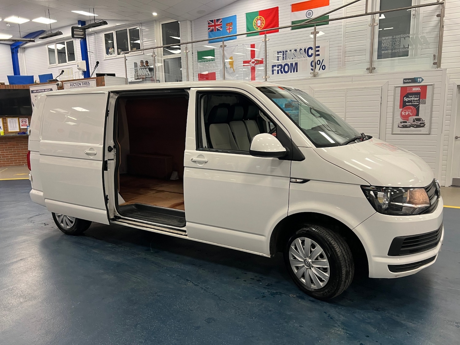 Used Volkswagen Transporter 2017 for sale - 76286676: Photo 6