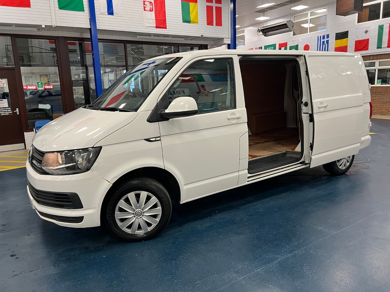 Used Volkswagen Transporter 2017 for sale - 76286676: Photo 9