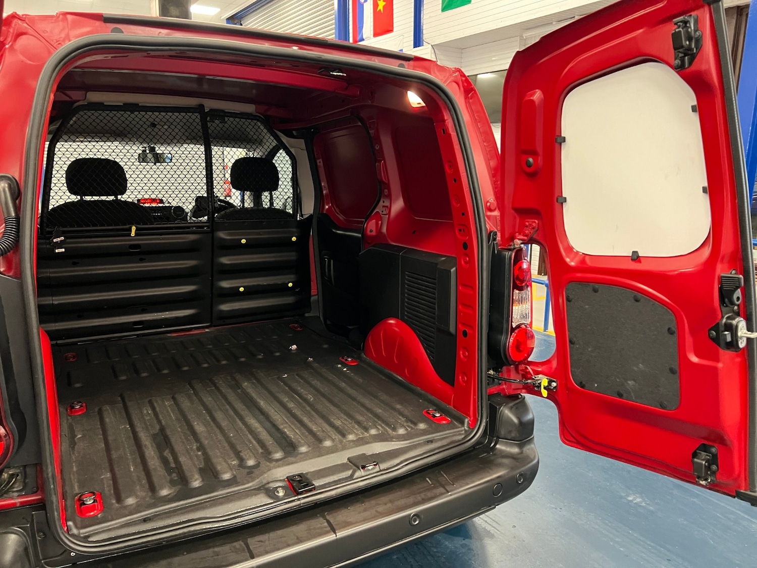 Used Peugeot Partner 2018 for sale - 78108299: Photo 11