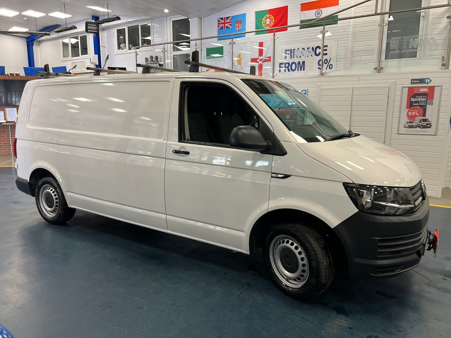 Used Volkswagen Transporter 2016 for sale - 76126199: Photo 2