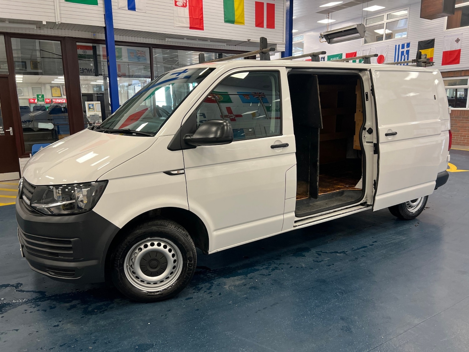 Used Volkswagen Transporter 2016 for sale - 76126199: Photo 6