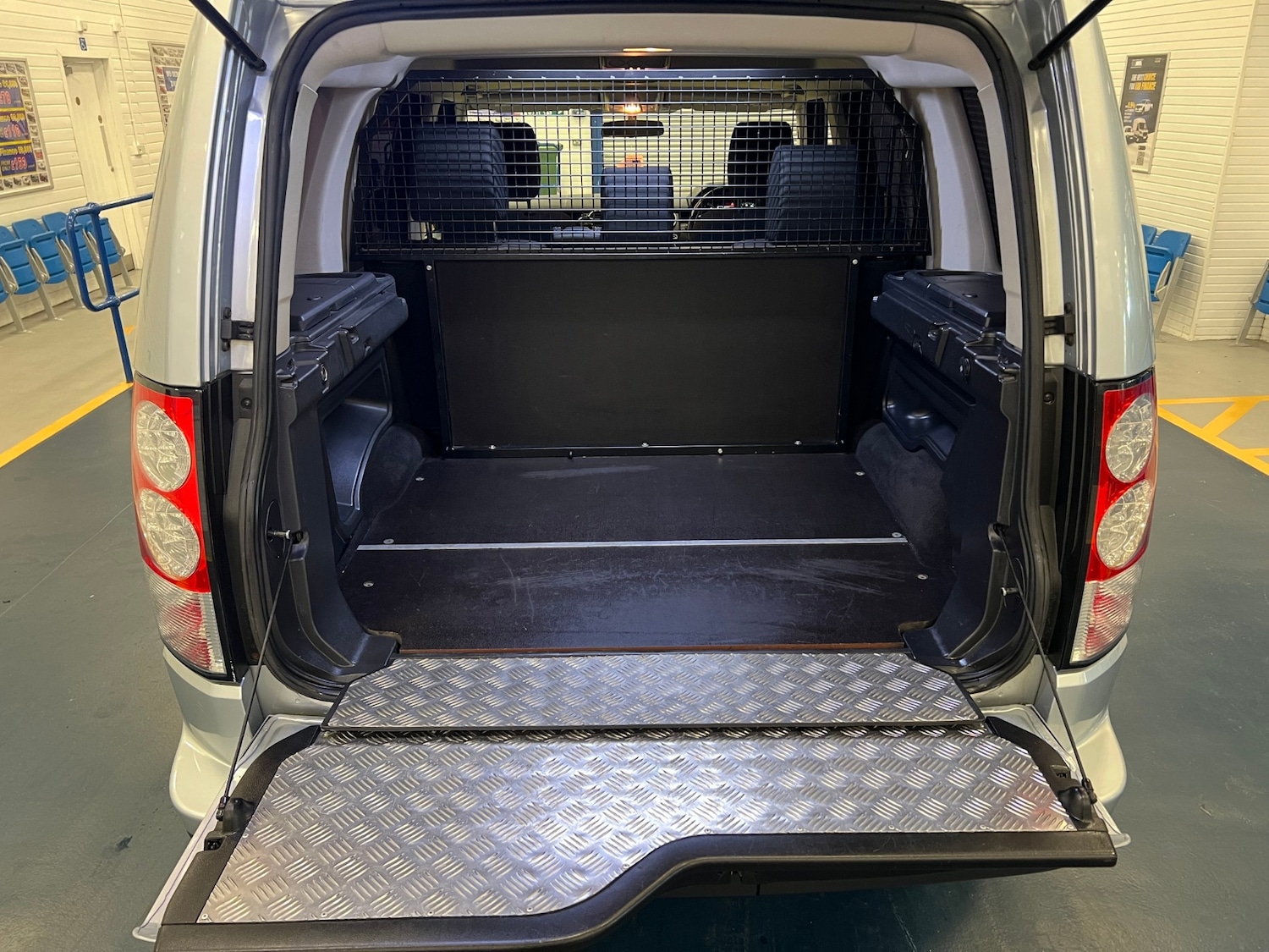 Used Land Rover Discovery 2011 for sale - 77743252: Photo 10