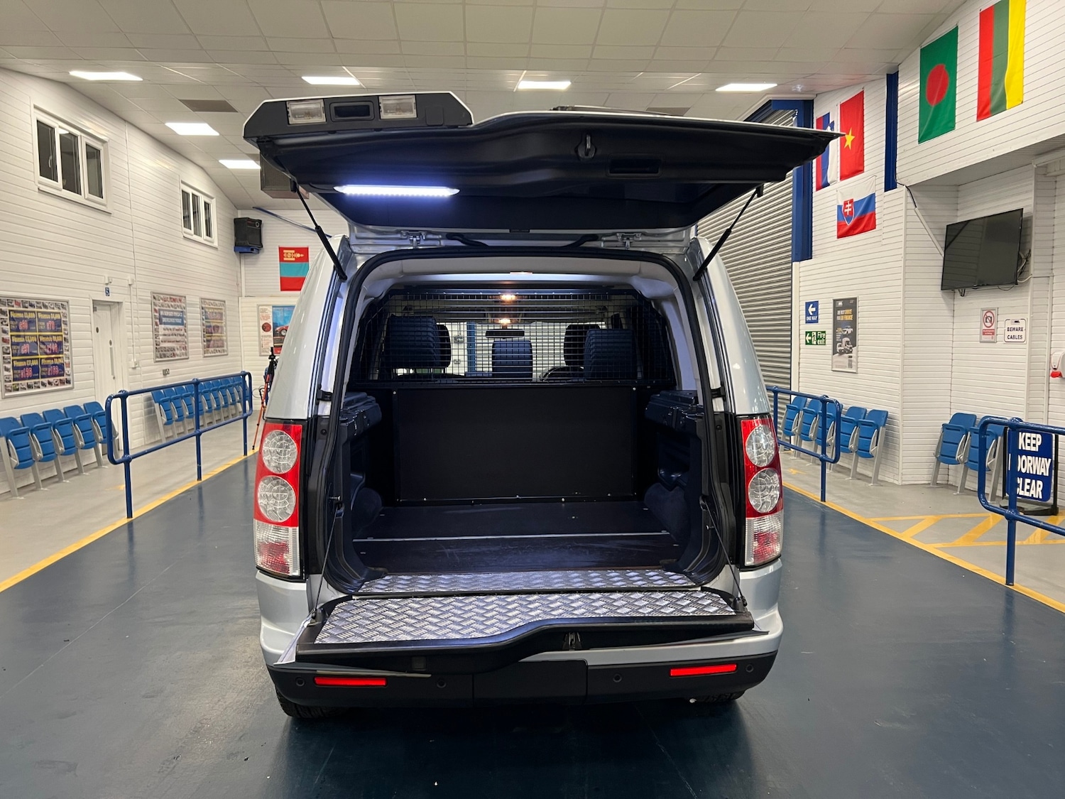 Used Land Rover Discovery 2011 for sale - 77743252: Photo 9