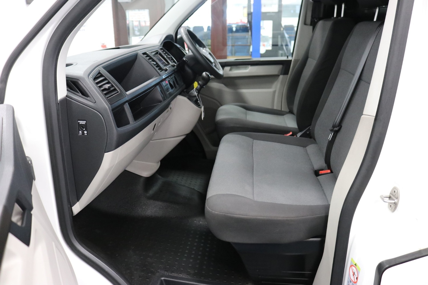 Used Volkswagen Transporter 2018 for sale - 77125976: Photo 14