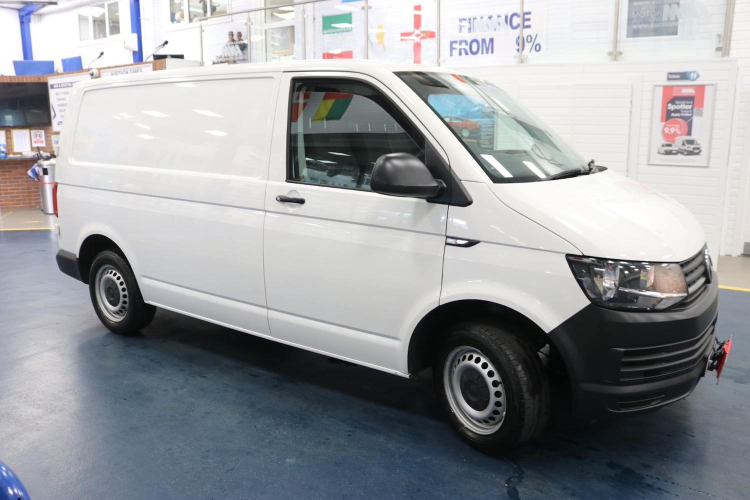 Used Volkswagen Transporter 2018 for sale - 77125976: Photo 2