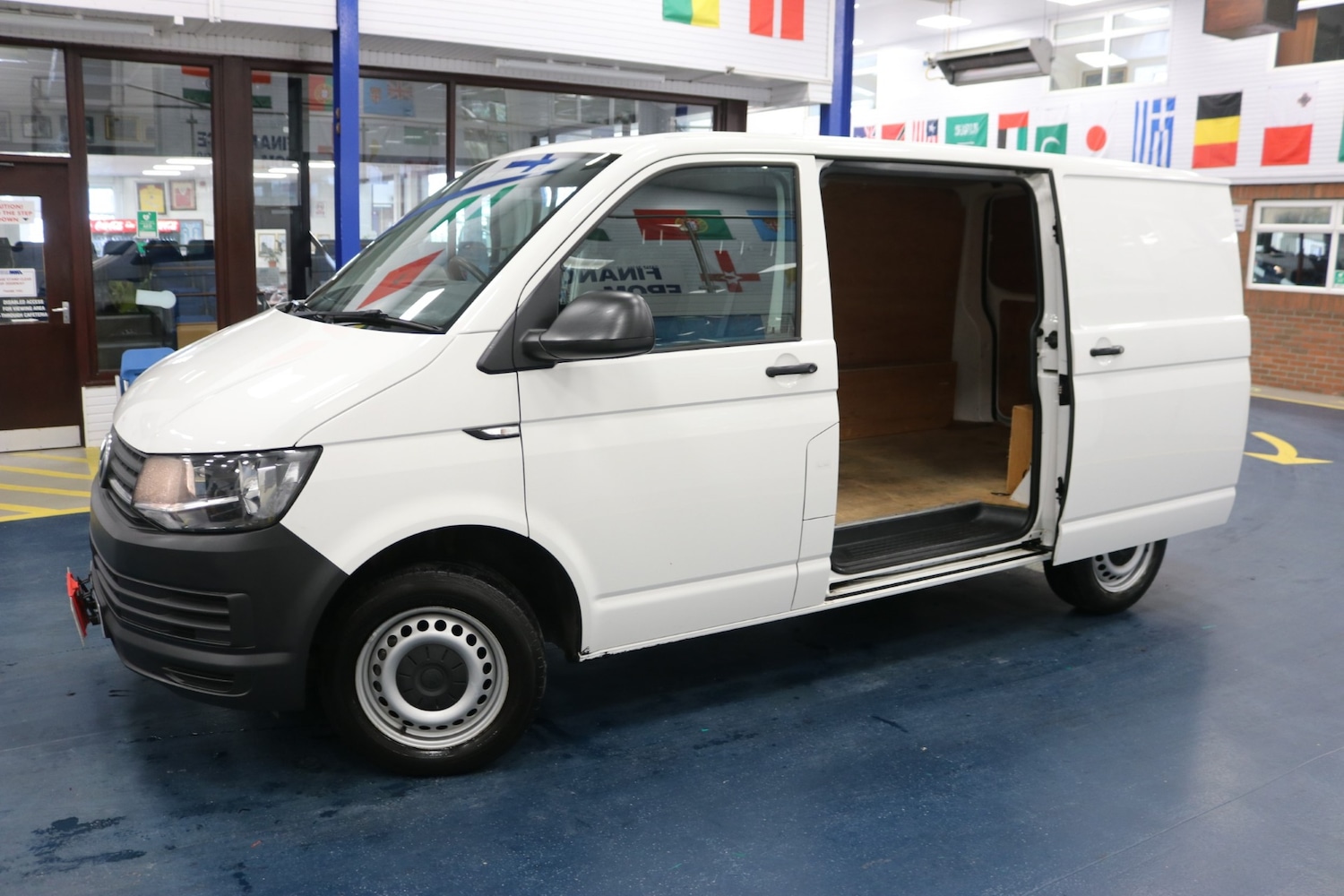 Used Volkswagen Transporter 2018 for sale - 77125976: Photo 6
