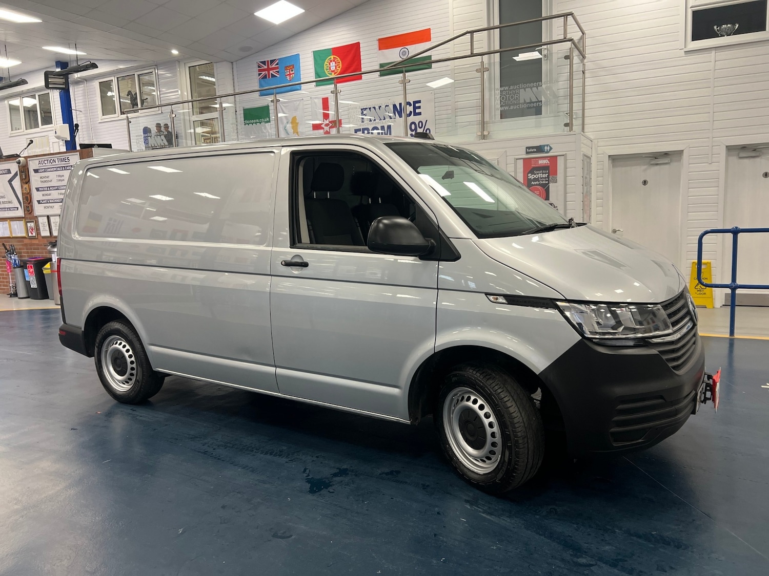 Used Volkswagen Transporter 2021 for sale - 78028969: Photo 2