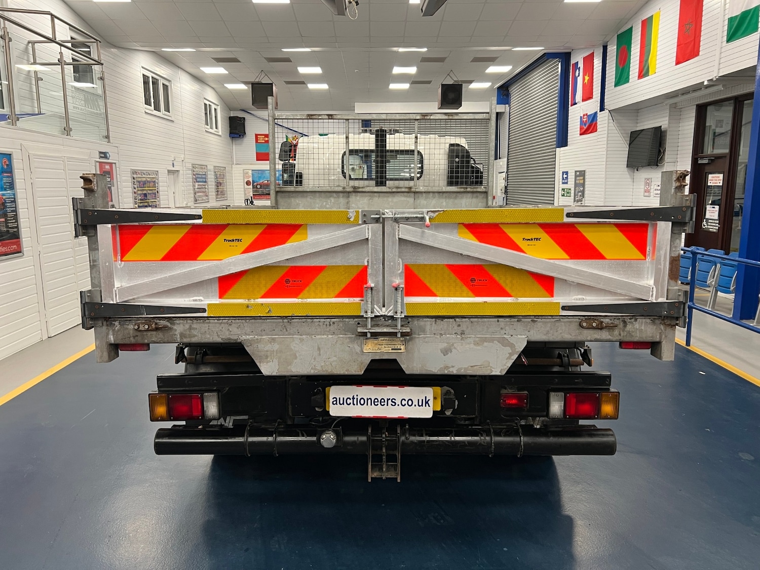 Used Isuzu Forward 2018 for sale - 78108409: Photo 11