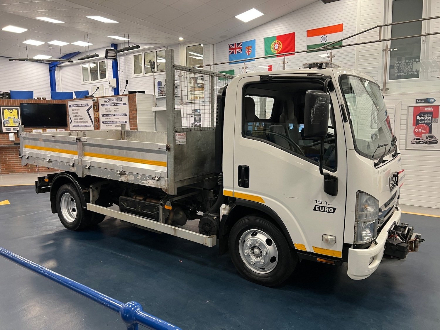 Used Isuzu Forward 2018 for sale - 78108409: Photo 2