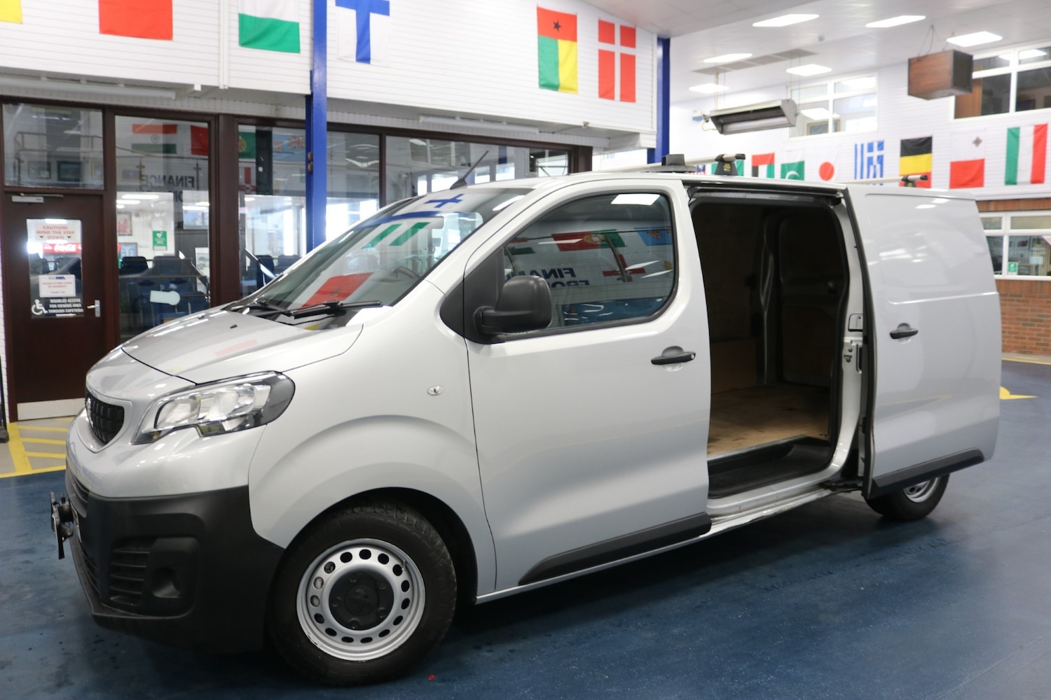 Used Peugeot Expert 2018 for sale - 77135746: Photo 9