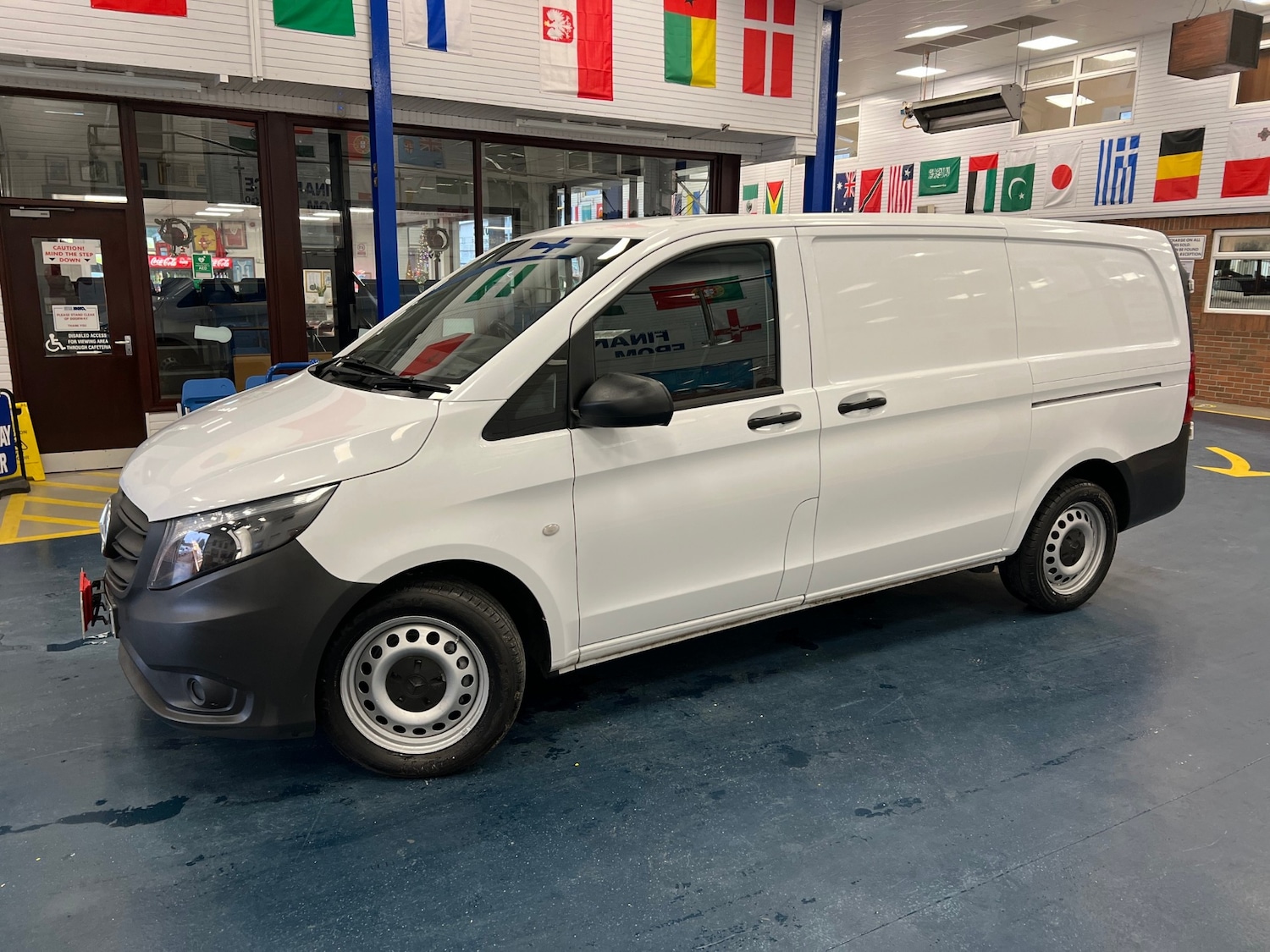 Used Mercedes-Benz Vito 2023 for sale - 77124055: Photo 3