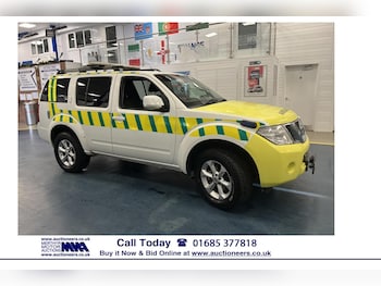 2012 (12) - ACENTA 2.5DCI 190PS RESPONSE 4X4 C/W STRETCHER CAPABILITY ----------------- 5-Door