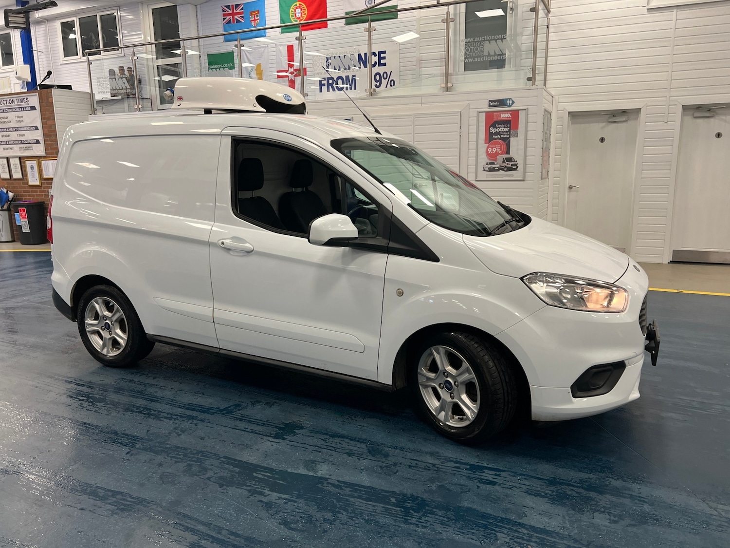 Used Ford Transit Courier 2020 for sale - 77148531: Photo 2