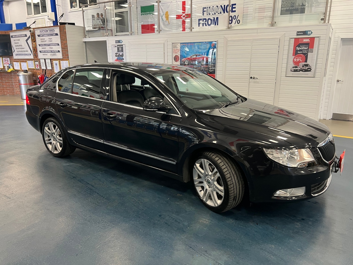 Used Skoda Superb 2010 for sale - 76233845: Photo 2