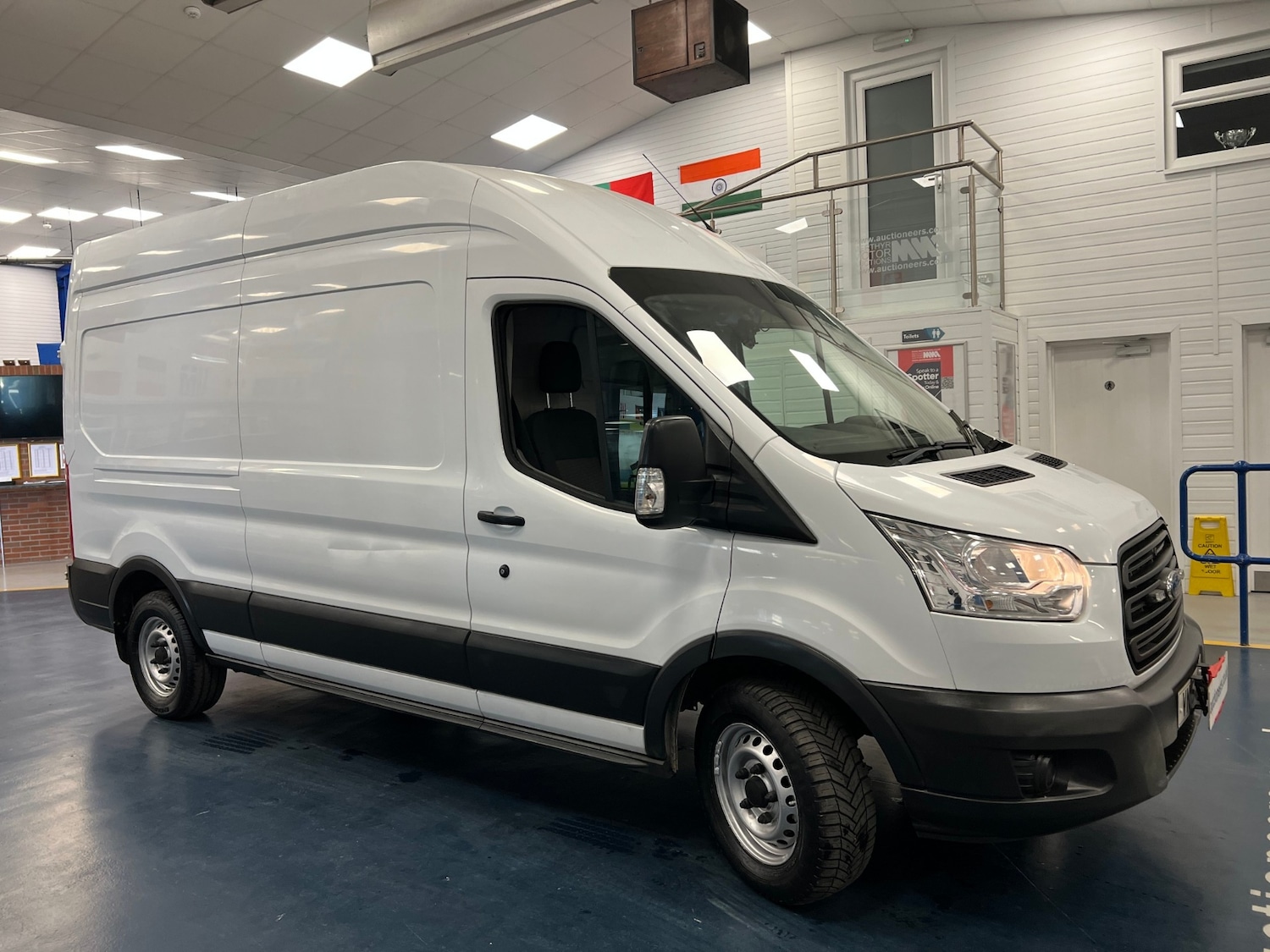 Used Ford Transit 2015 for sale - 77983600: Photo 2