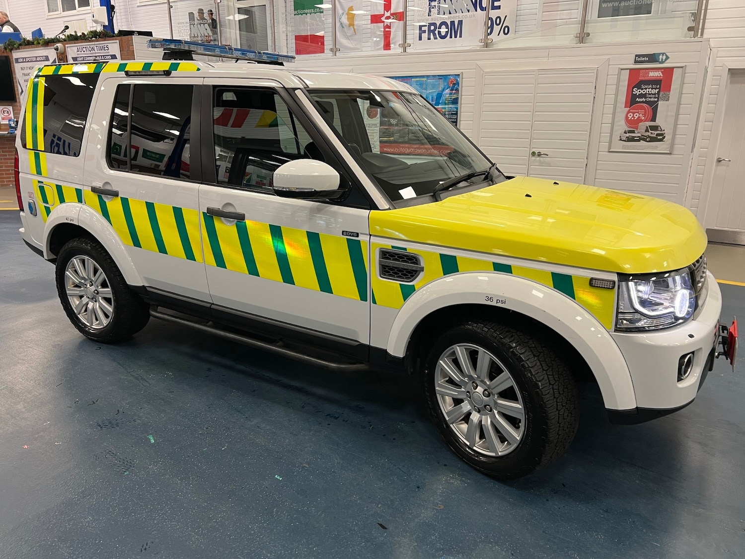 Used Land Rover Discovery 2014 for sale - 76738587: Photo 2