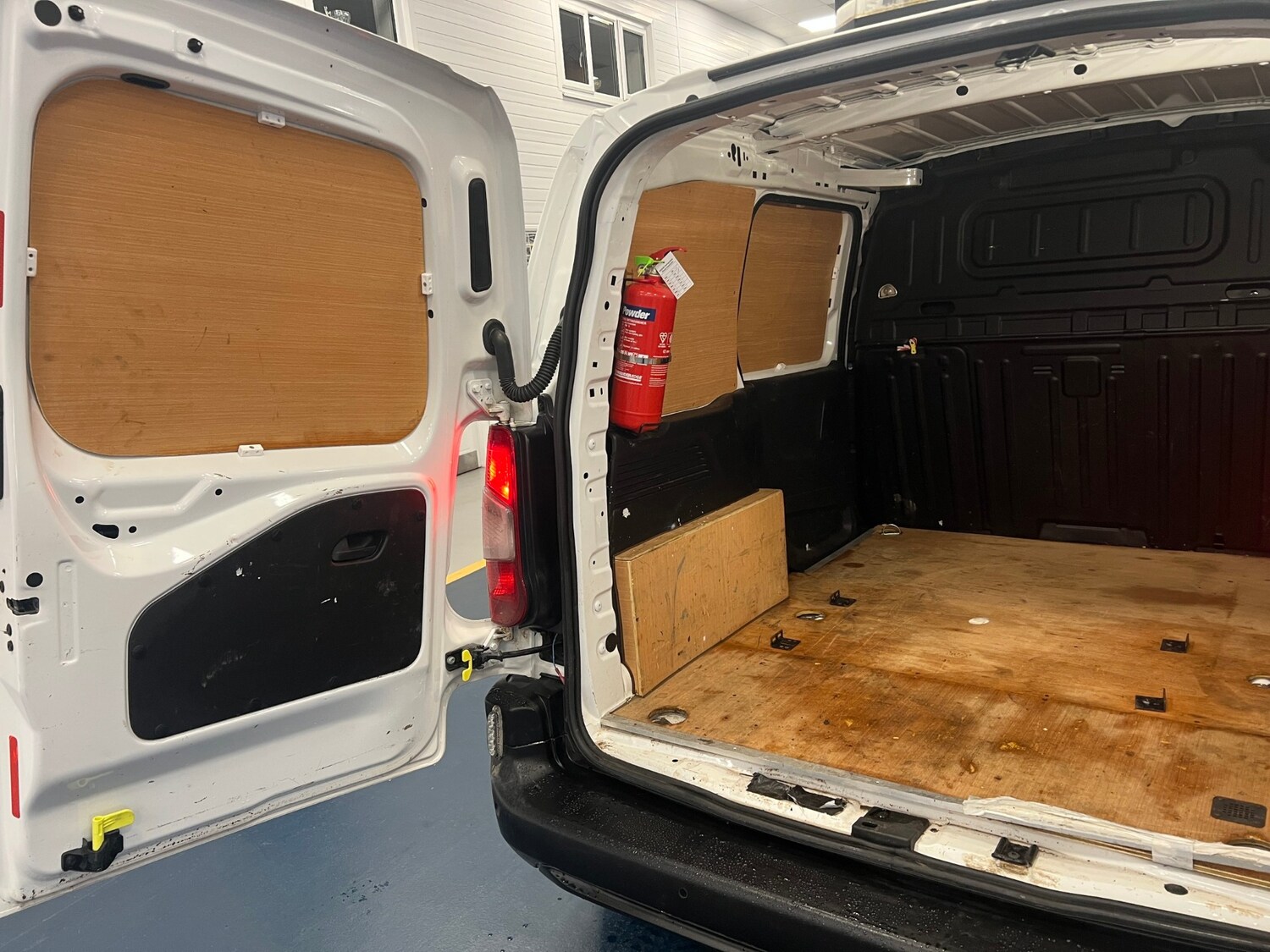 Used Peugeot Partner 2019 for sale - 77533612: Photo 12