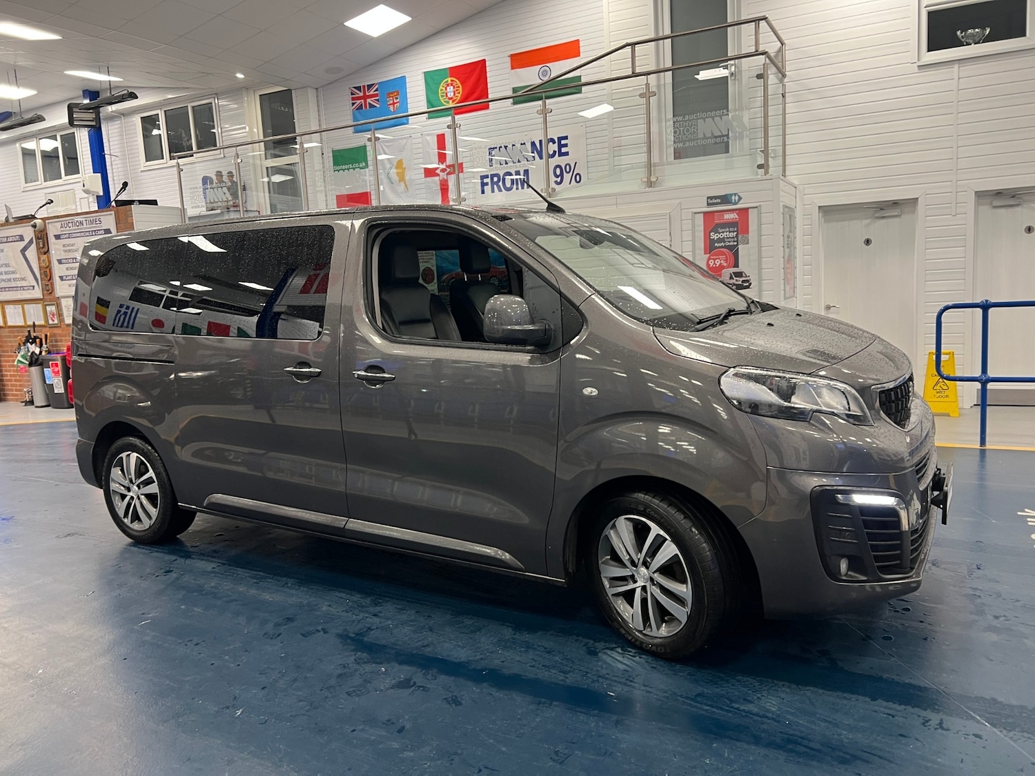 Used Peugeot Traveller 2018 for sale - 77578750: Photo 2