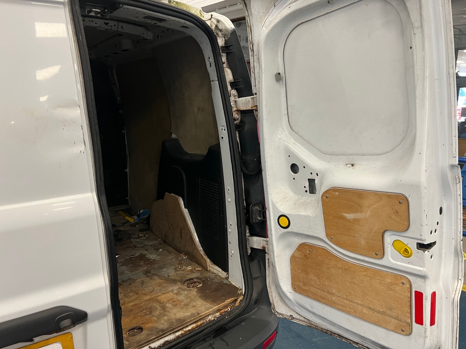 Used Ford Transit Connect 2014 for sale - 76693648: Photo 14