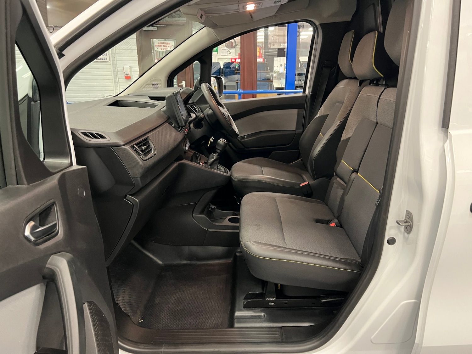 Used Renault Kangoo 2023 for sale - 76861674: Photo 17