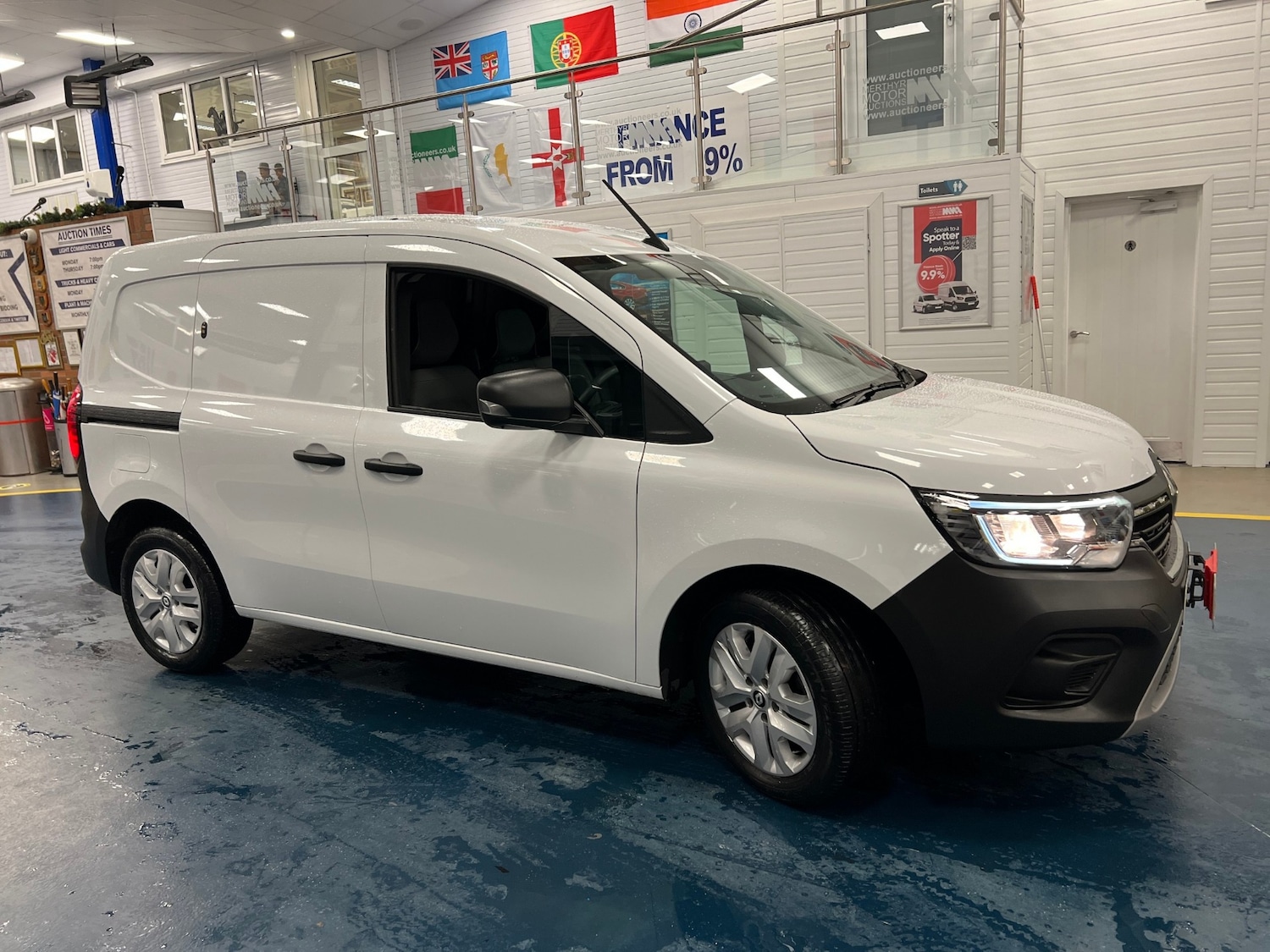 Used Renault Kangoo 2023 for sale - 76861674: Photo 2