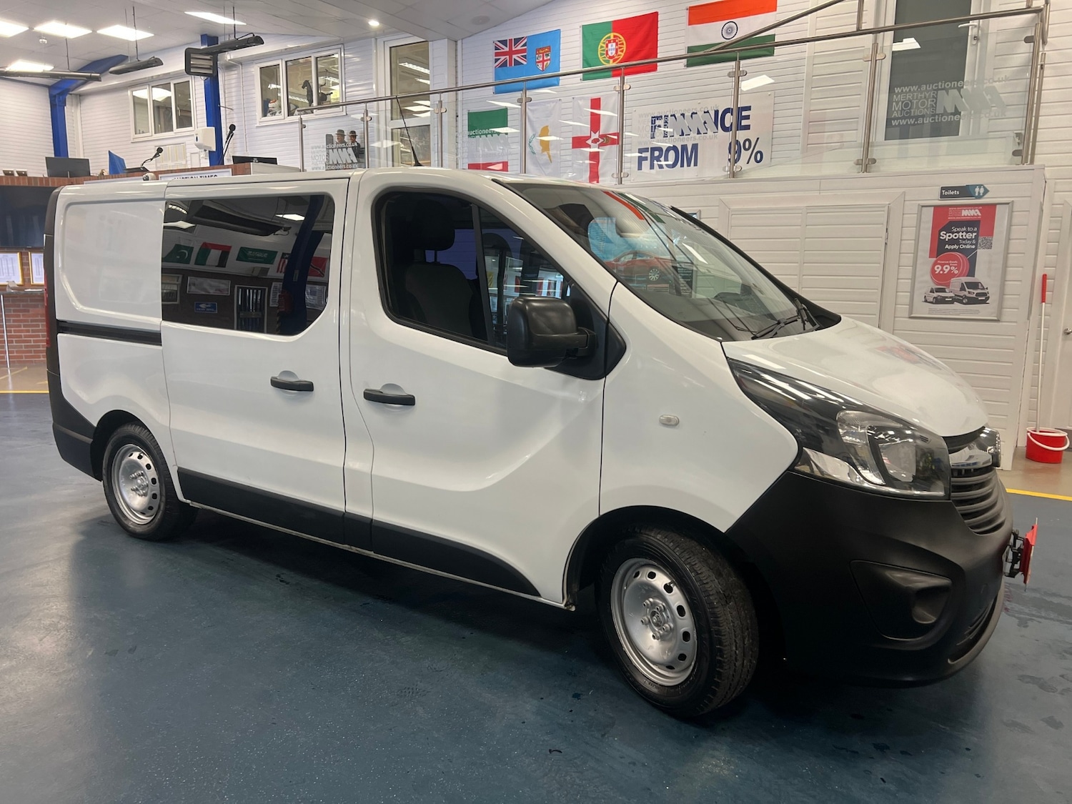 Used Vauxhall Vivaro 2015 for sale - 76035204: Photo 2
