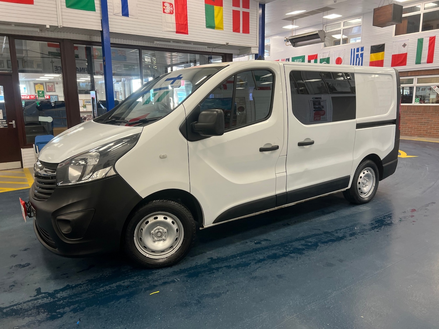 Used Vauxhall Vivaro 2015 for sale - 76035204: Photo 3
