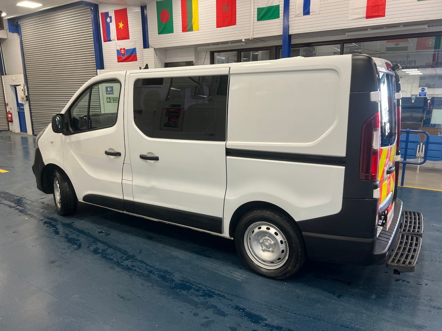 Used Vauxhall Vivaro 2015 for sale - 76035204: Photo 4