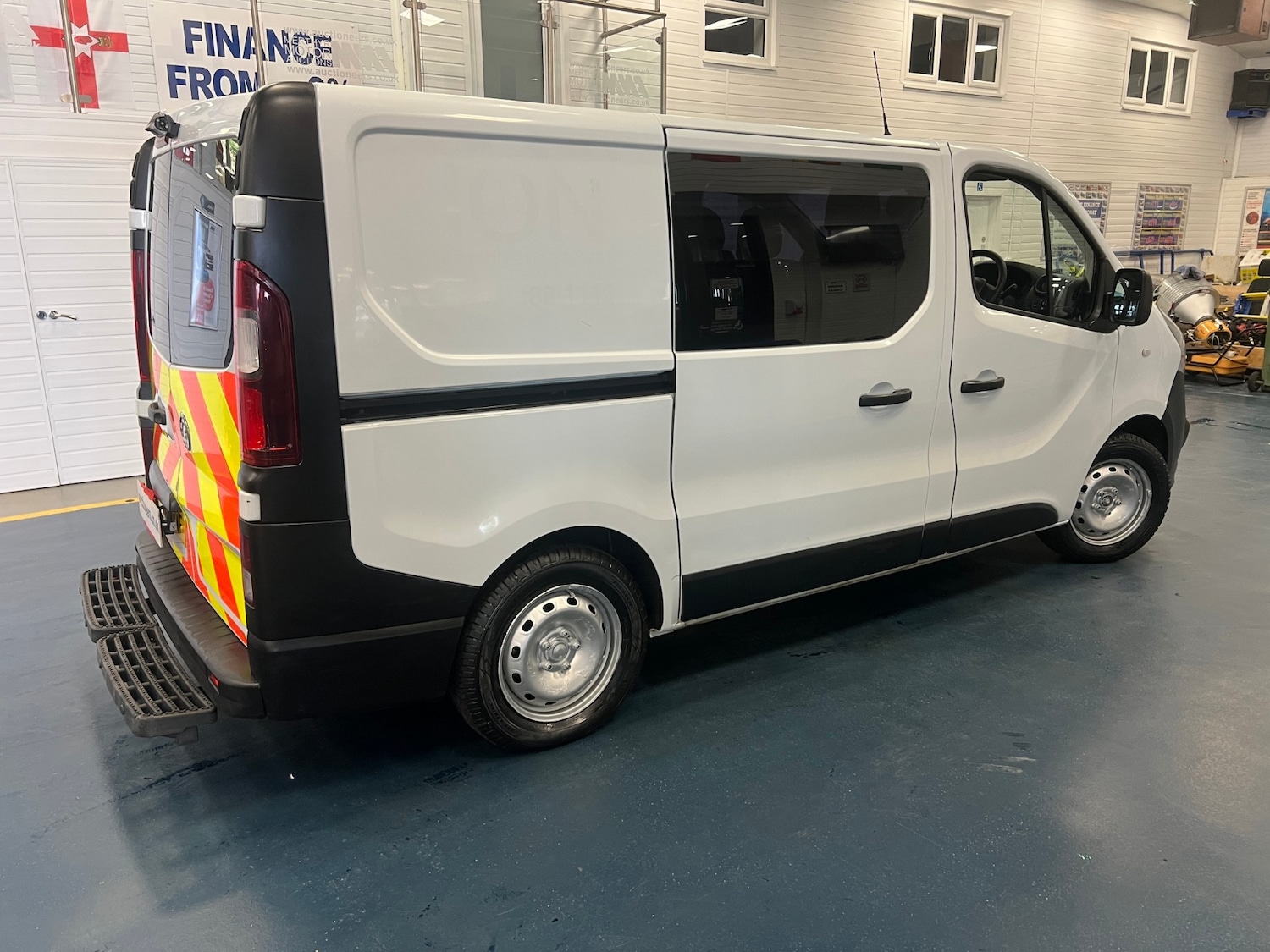 Used Vauxhall Vivaro 2015 for sale - 76035204: Photo 5