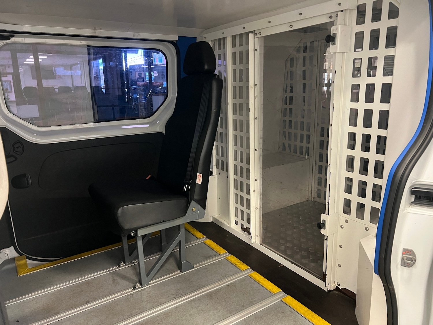 Used Vauxhall Vivaro 2015 for sale - 76035204: Photo 8