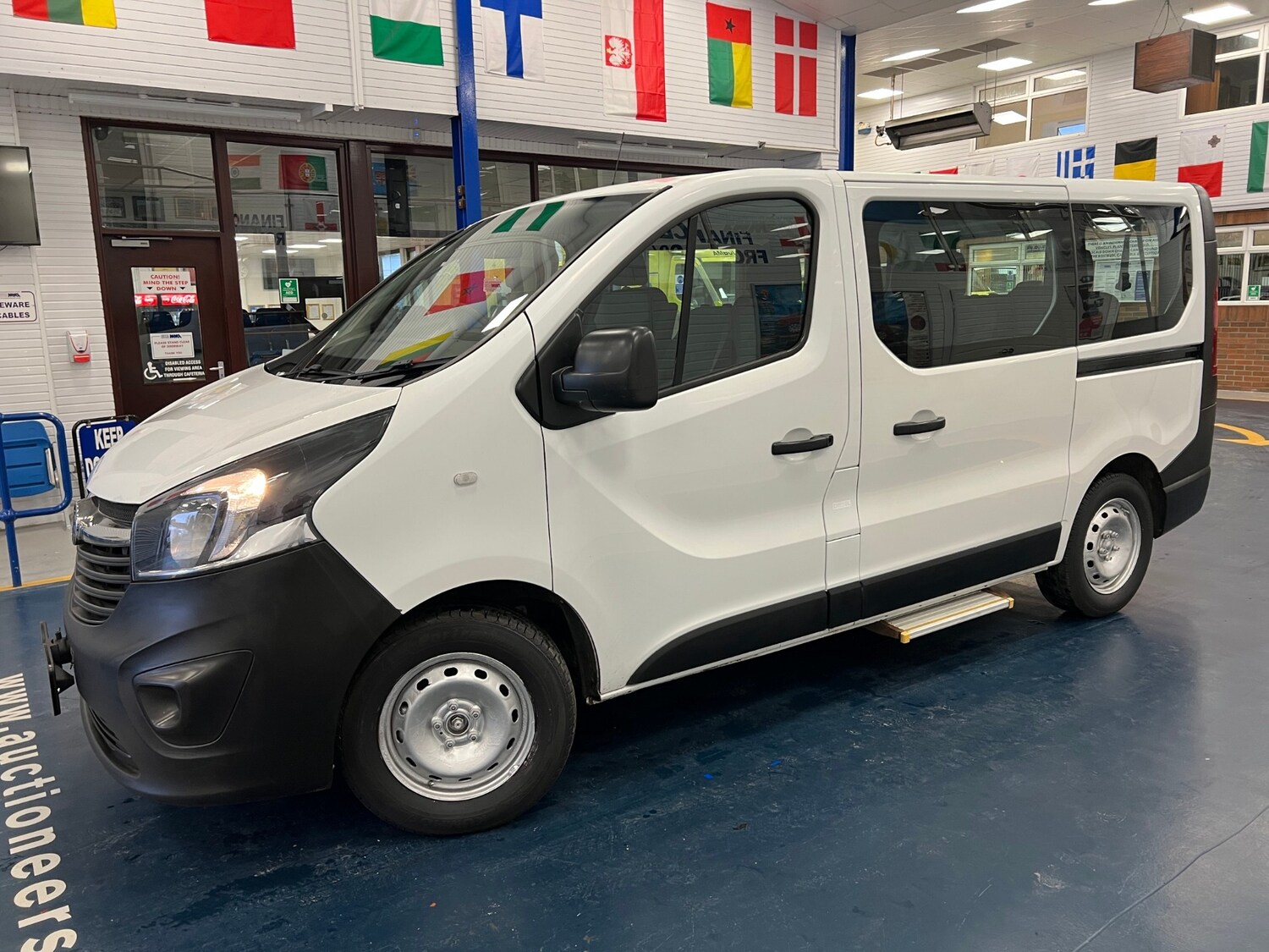 Used Vauxhall Vivaro 2016 for sale - 77743377: Photo 3