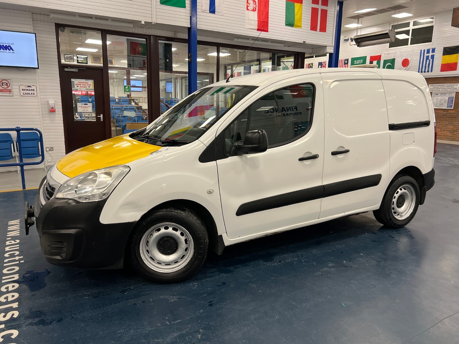 Used Peugeot Partner 2018 for sale - 77649869: Photo 3