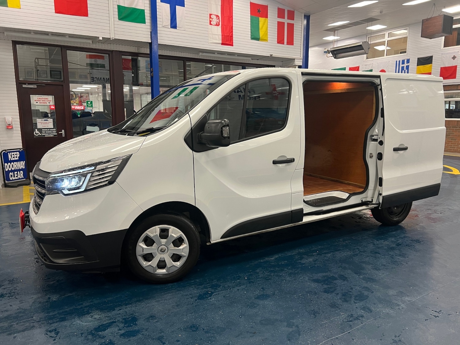 Used Renault Trafic 2023 for sale - 76860135: Photo 6