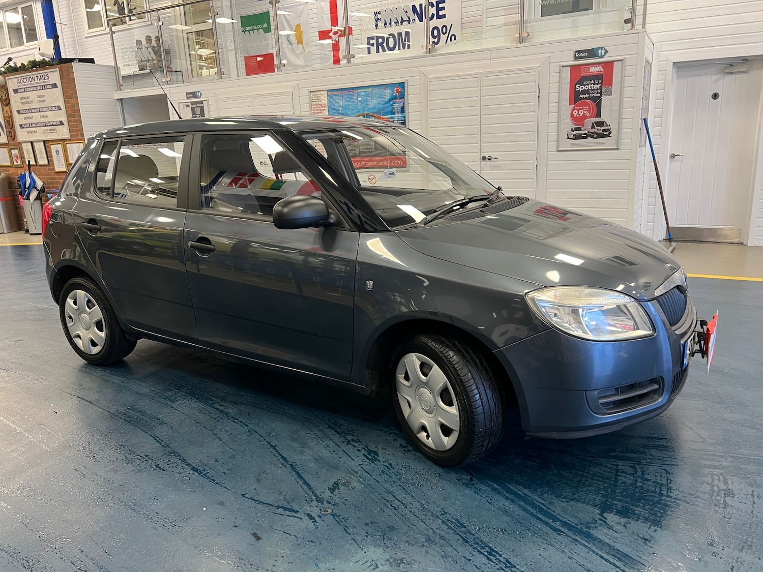 Used Skoda Fabia 2010 for sale - 76693851: Photo 2